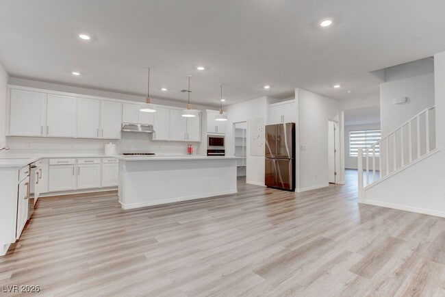 Building Photo - 10269 Lofty Knl St