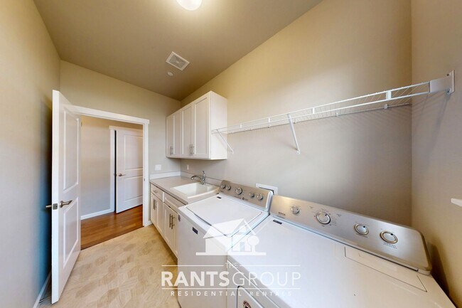 Building Photo - Bright 3-Bedroom, 2-Bathroom Rambler in Olympia!