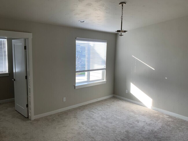 Building Photo - Stunning 3 BD | 2.5 BA Townhome in Rosedale Parks | Pool, Clubhouse & Prime Location