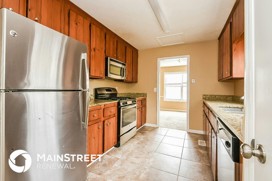 Building Photo - 4372 Lakeside Hills Way NE