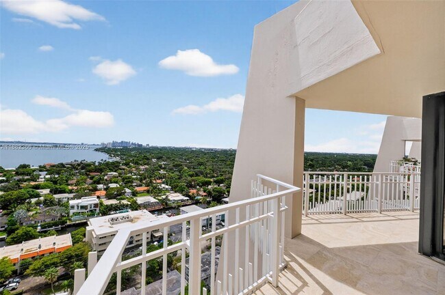 Building Photo - 2000 Towerside Terrace