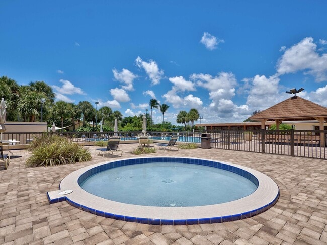 Building Photo - 303 Leeward Dr