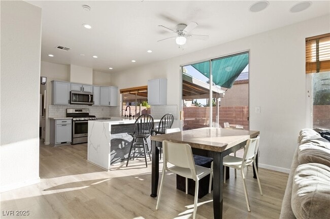 Building Photo - 7820 Mount Angel Dr