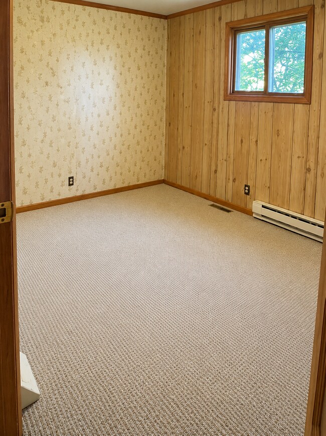 Building Photo - 10727 Mann Lake Rd