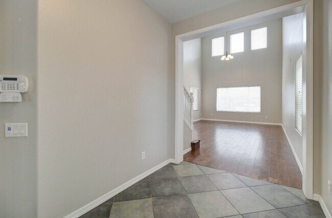 Building Photo - 2143 W Marconi Ave