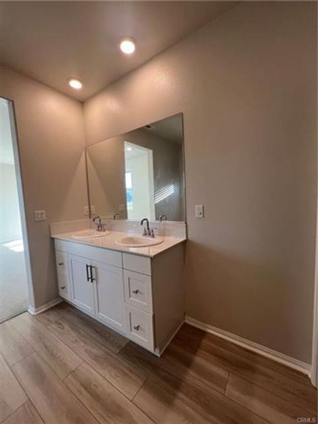 Building Photo - Spacious and beautifully appointed 5-bedroom, 3-bathroom home