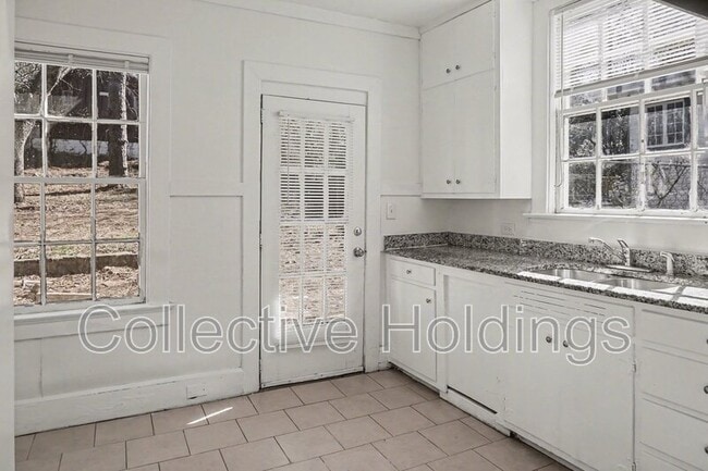 Building Photo - 1811 Fairfax Ave