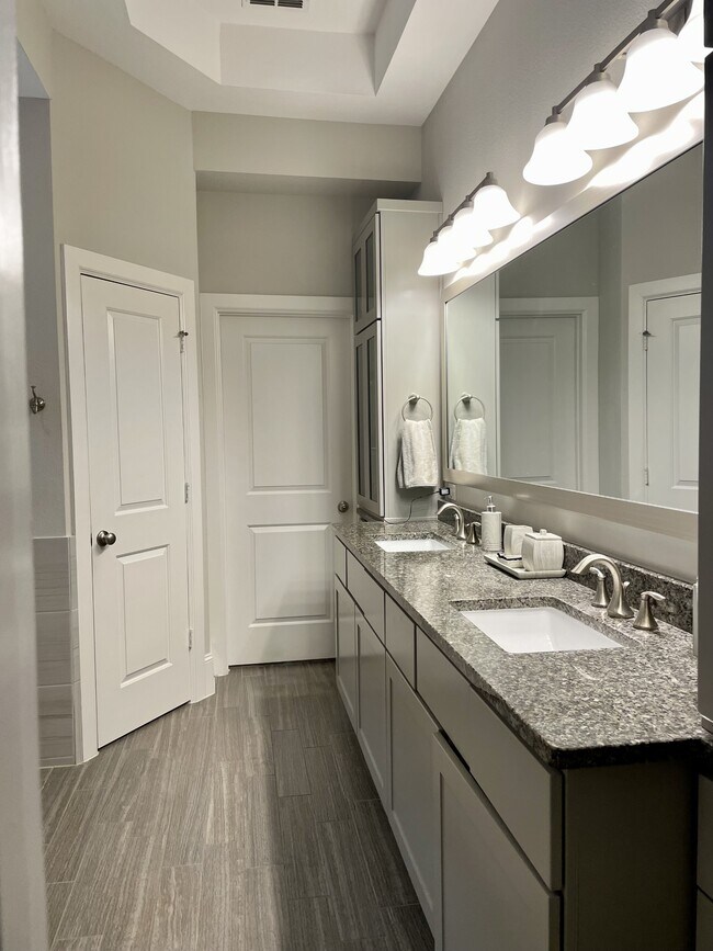 Building Photo - 6755 Highclere Manor Ln