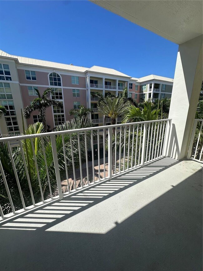 Building Photo - 806 E Windward Way