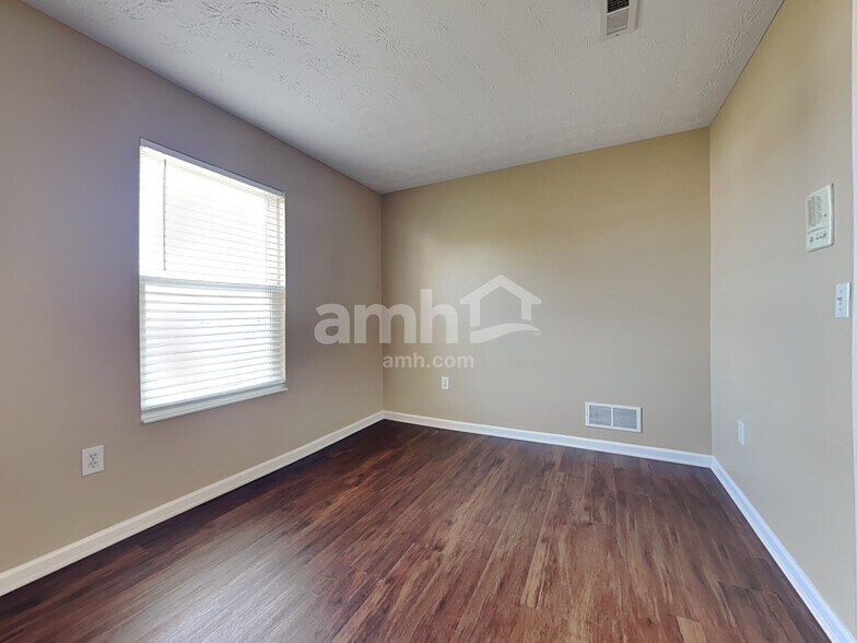 Building Photo - 138 Thompson St