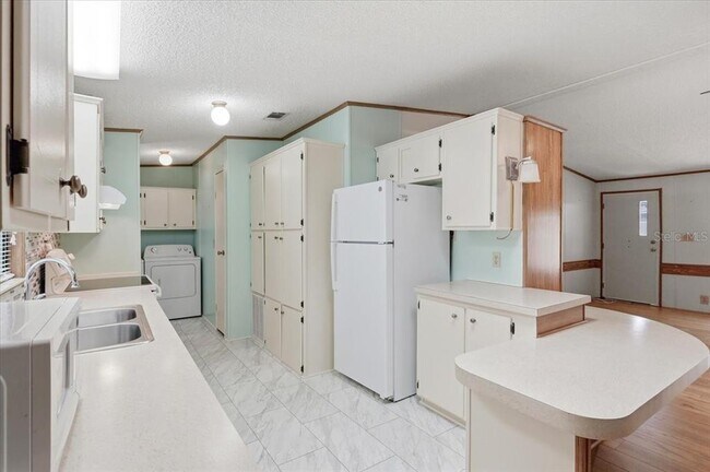 Building Photo - 1798 Fox Hill Dr