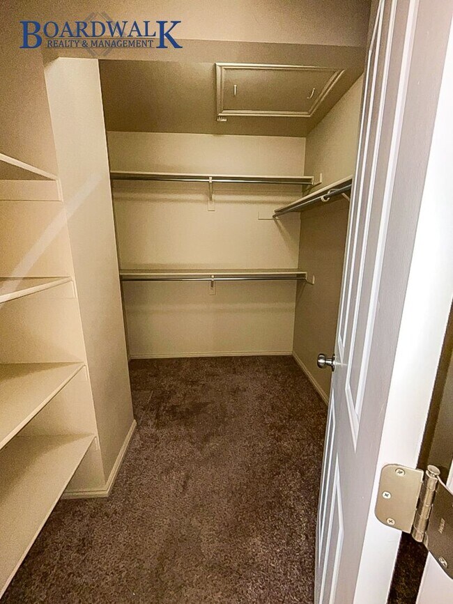 Building Photo - Beautiful Home with Mountain Views & Prime Location in Sandy