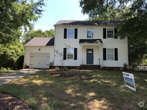 Building Photo - COMING SOON! Welcome to this beautifully r...
