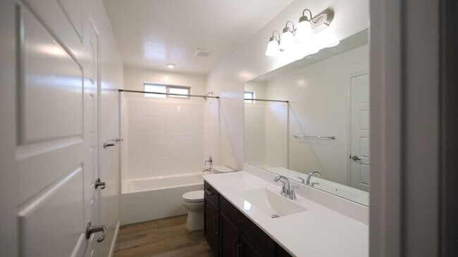 Building Photo - Beautiful 4-Bed, 2.5-Bath Home in Scenic Washington, UT Near Sand Hollow