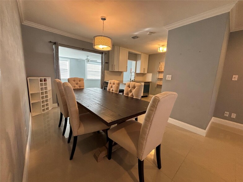 Building Photo - 3811 NE 18th Ave