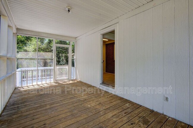 Building Photo - 607 W 19th Ave