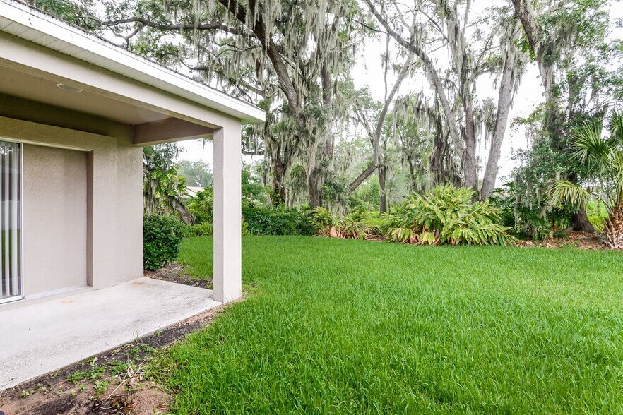 Building Photo - 2302 Fountain Grass Dr