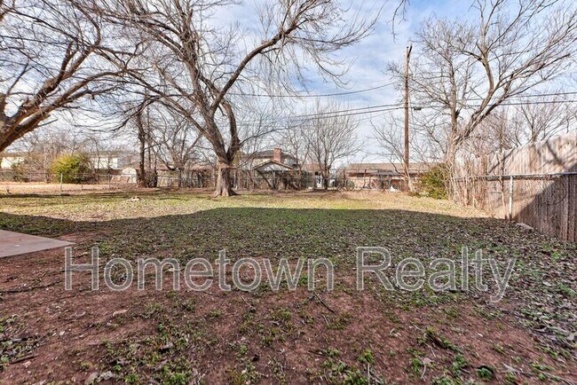 Building Photo - 821 NE 81st St