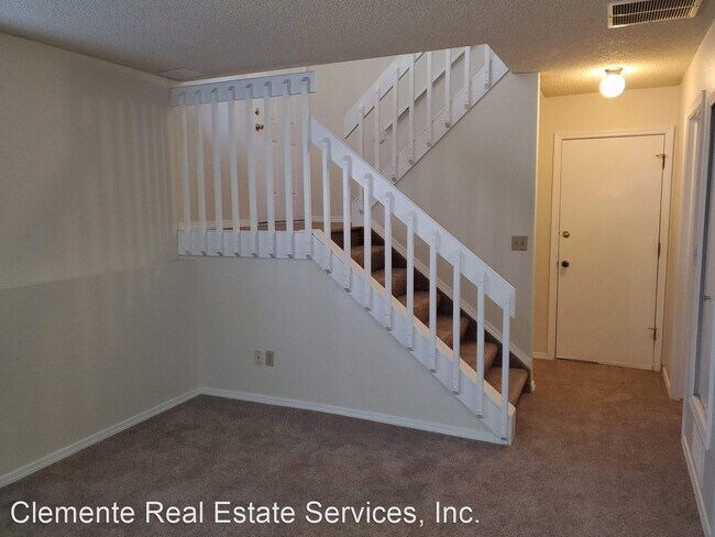 Building Photo - 3 br, 1.5 bath House - 4075 Dolphin Circle