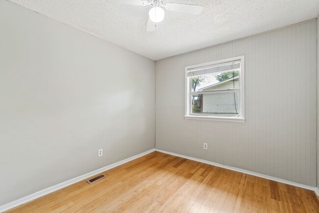Building Photo - 2119 N 55th Pl
