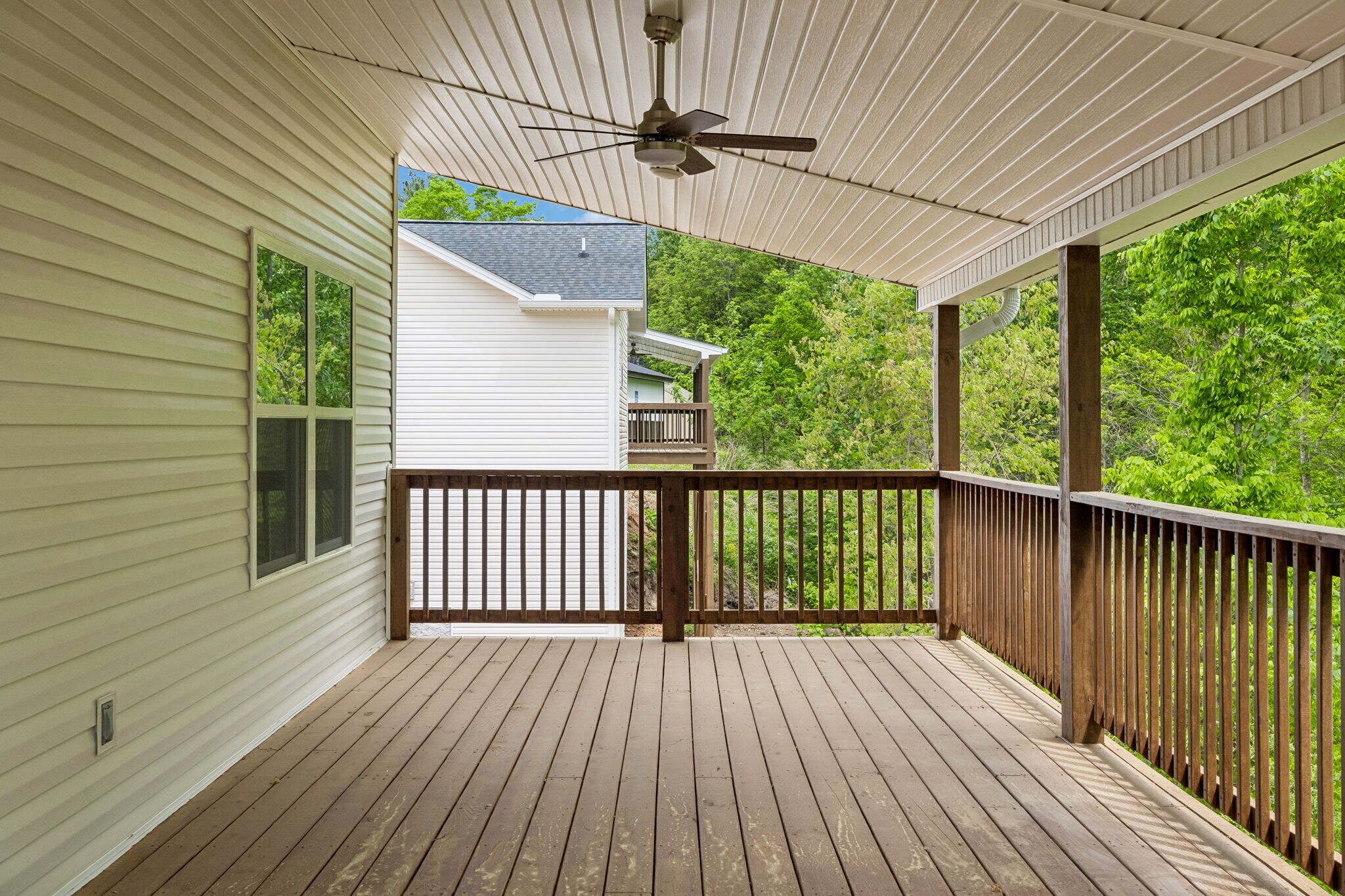Building Photo - 553 Skyview Dr