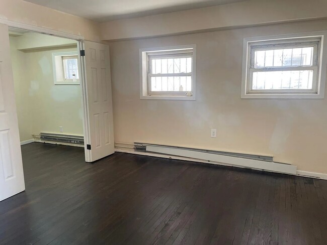 Building Photo - Newly Renovated 1Bed 1Bath