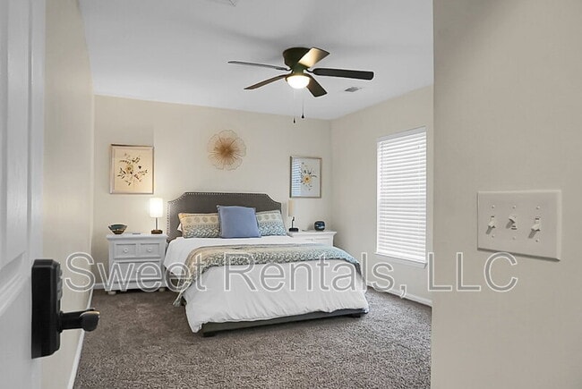 Building Photo - 124 Larkspur Dr