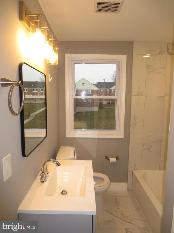 Building Photo - 2027 Ramblewood Rd