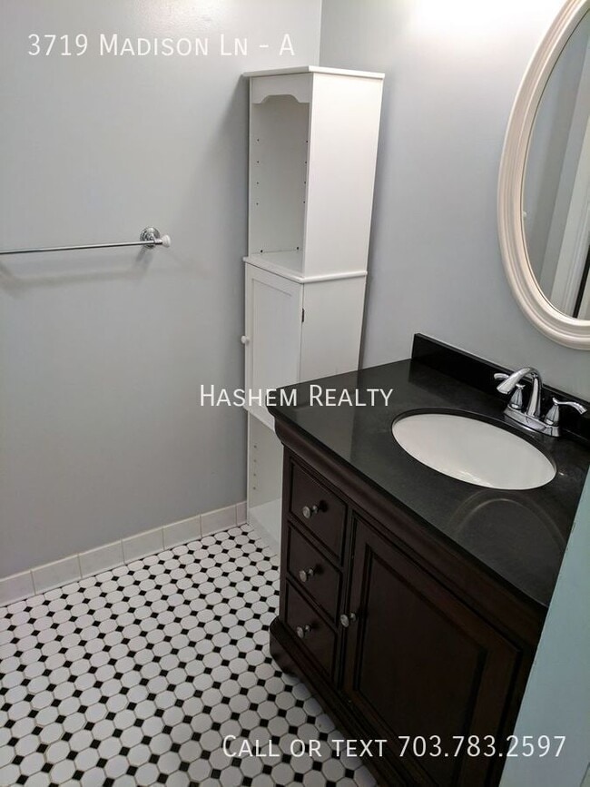 Building Photo - 3719 Madison Ln