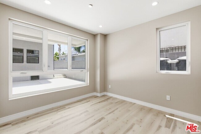 Building Photo - 227 N Burlington Ave
