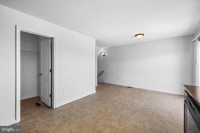 Building Photo - 96 Breezewood Dr