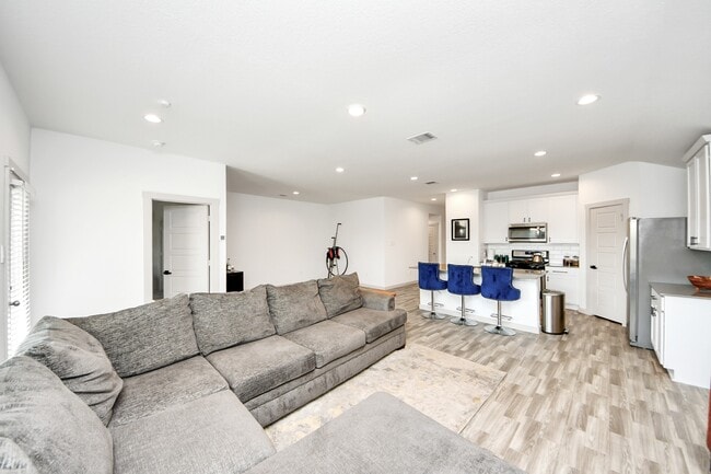 Building Photo - 202 Serena Pk Ln