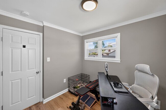 Building Photo - Updated Single-Family Home for Rent in Fairlawn