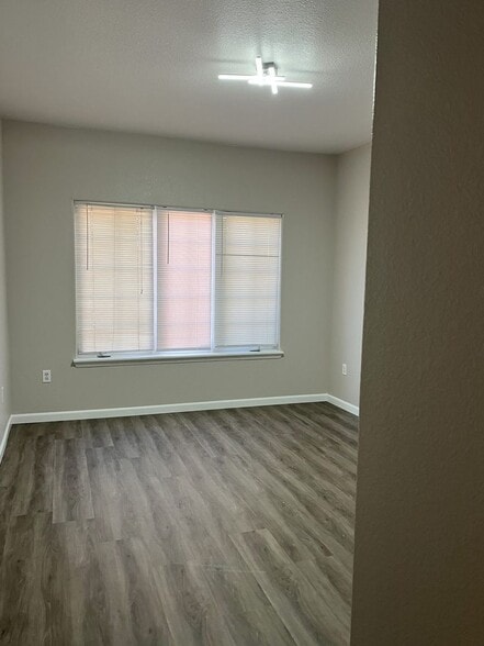 Building Photo - 10075 E Carolina Pl