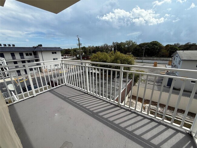 Building Photo - 13215 NE 6th Ave