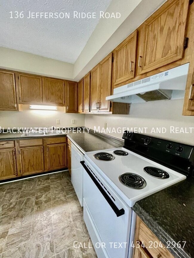 Building Photo - 136 Jefferson Ridge Rd