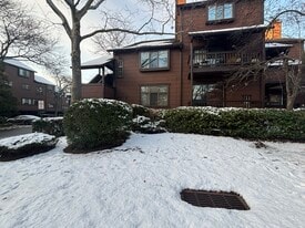 Building Photo - 224 Sandcastle Ky