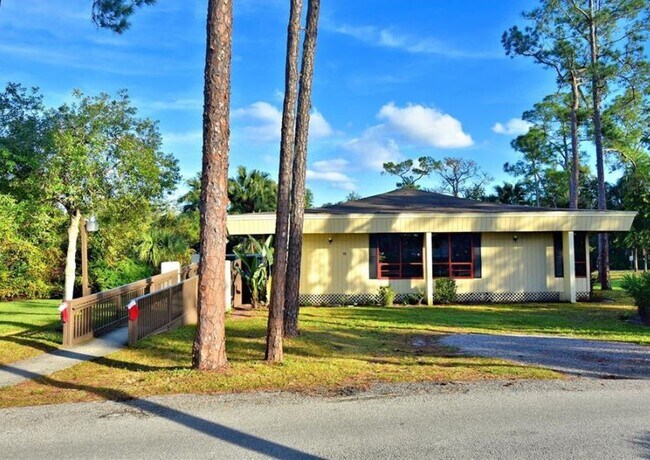 Building Photo - 433 San Jose Dr