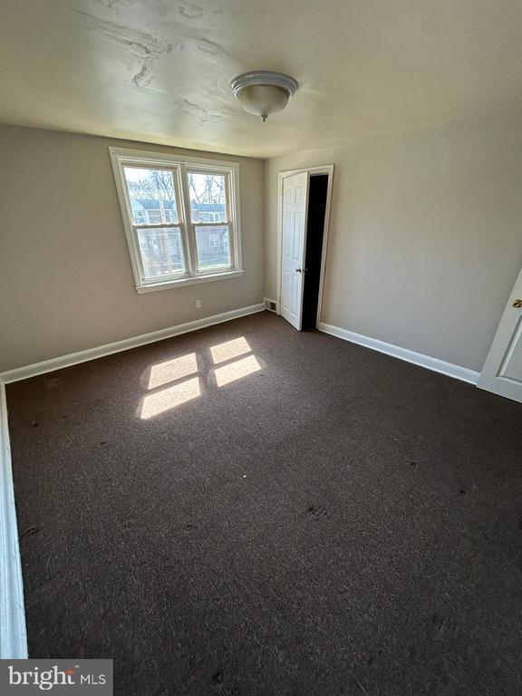 Building Photo - 330 W 21st St