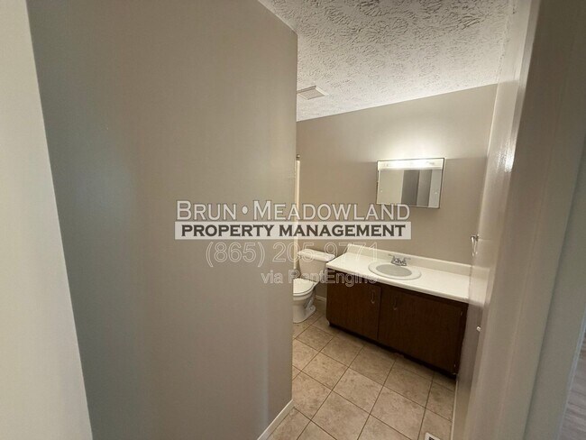 Building Photo - 7627 Alki Ln SW