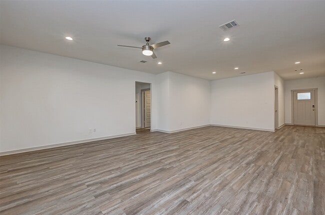 Building Photo - 1203 Hyde Lk Ln