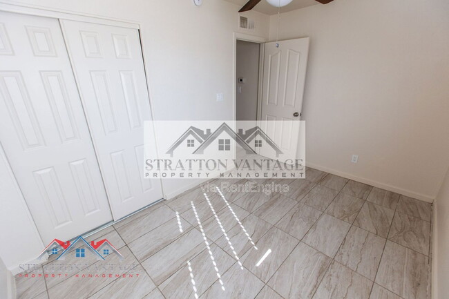 Building Photo - 14034 W Noble Cir