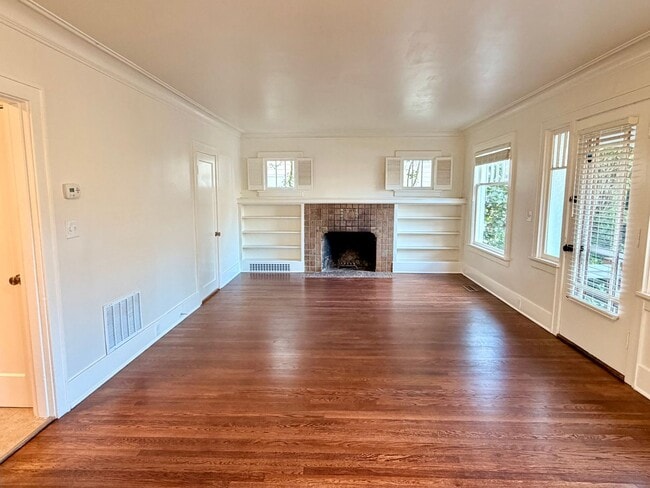 Building Photo - FORD DUPLEX