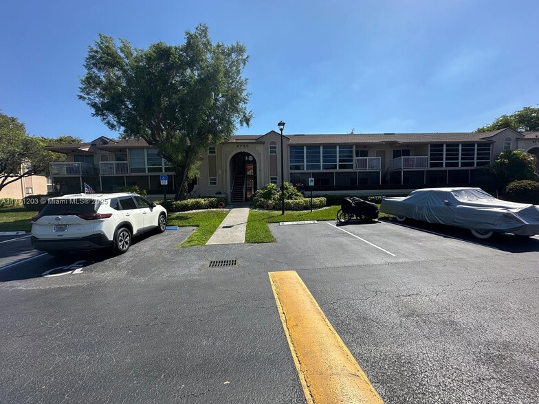 Primary Photo - 4760 NW 102nd Ave