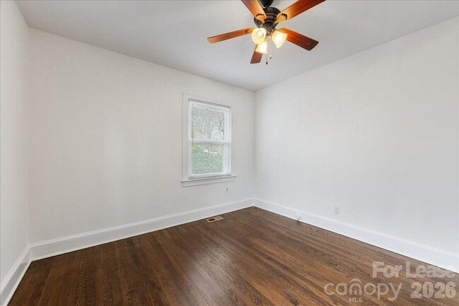 Building Photo - 5711 Oak Dr