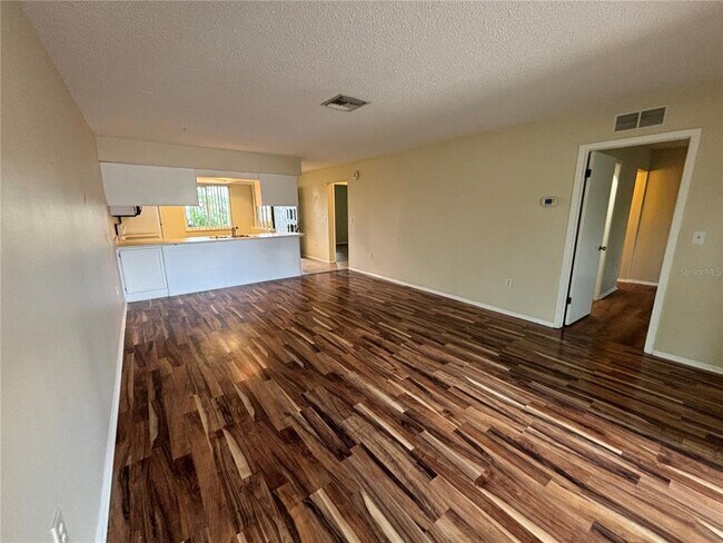 Building Photo - 2220 Bancroft Cir S