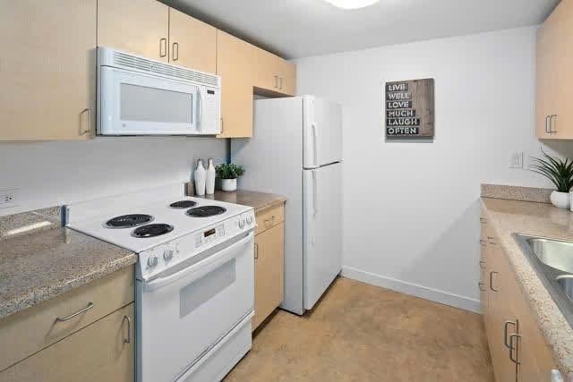 Building Photo - 425 W Beech St