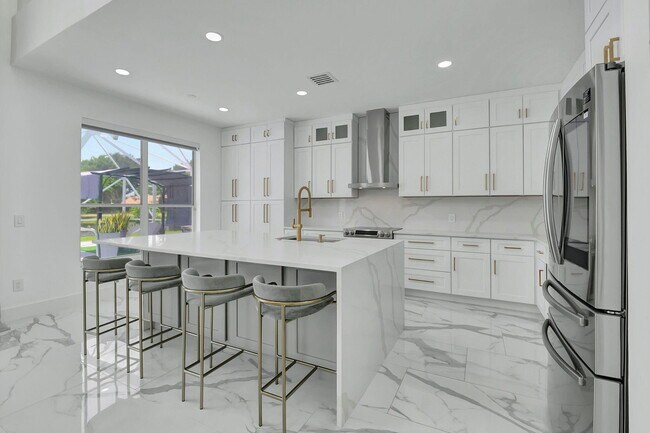 Building Photo - 10872 Tamoron Ln
