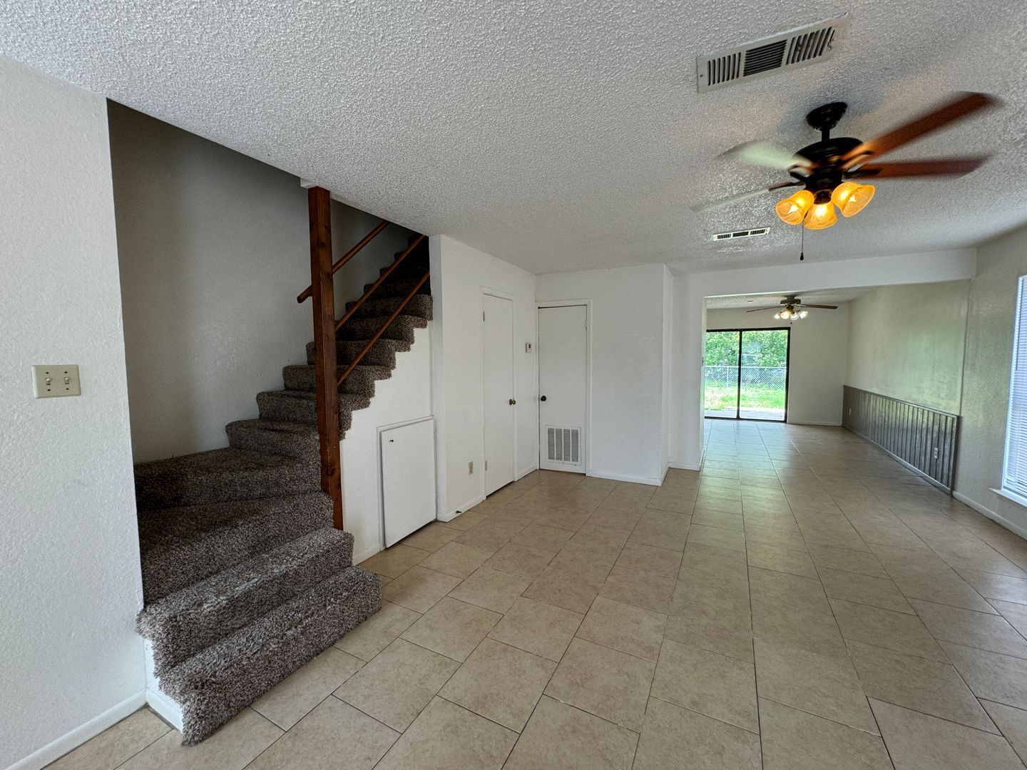 Building Photo - 2515 Bermuda Dr