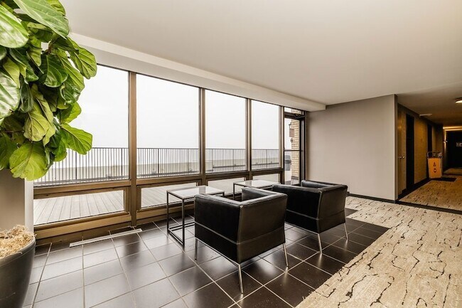 Building Photo - 2800 N Lake Shore Dr